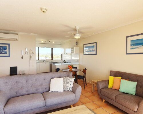 maroochydore-trafalgar-towers-apartments-deluxe-(4)